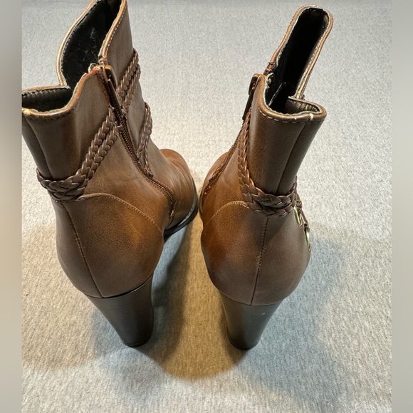 Life Stride Soft System Ankle Boots. Brown size 9 M with 3 inch heel - Picture 3 of 6